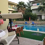 Ξενοδοχείο με διαμερίσματα Club Ege Μαρμαρίς