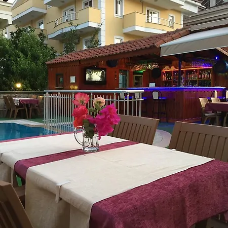 Hotel apartamentowy Club Ege 3*